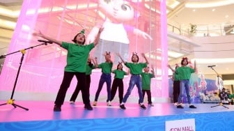 Momen Hangat Natal: Donasi, Hiburan Keluarga, dan Pesta Kembang Api di Atap Aeon Mall BSD