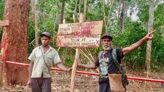 Peringati Hari HAM, Pemimpin Adat Papua Laporkan Perusahaan Perusak Lingkungan ke Mabes Polri
