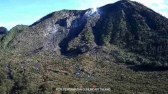 Gunung Talang Solok Berstatus Waspada, Warga Diminta Jauhi Kawah