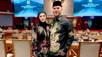 Ahmad Dhani dan Mulan Jameela Ungkap Alasan Menyentuh Adopsi Bayi Perempuan