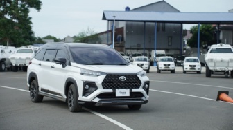 Toyota Veloz Hybrid Sajikan Tenaga Instan dan Pengalaman Berkendara yang Lebih Aman