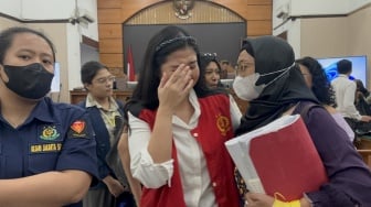 Tangis Laras Faizati Pecah di Pengadilan, Merasa 'Diselamatkan' Saksi Ahli UI