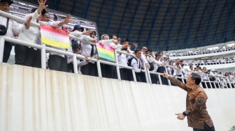 Terbanyak di Indonesia, Gubernur Ahmad Luthfi Serahkan SK Kepada 13 Ribu Orang PPPK Paruh Waktu