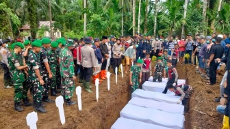 10 Jenazah Korban Banjir Bandang Dimakamkan Massal di Agam, Semua Tanpa Identitas!