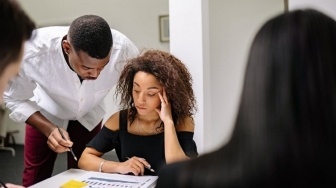 Workplace Bullying: Perundungan yang Dianggap Normal di Kantor, Relate?