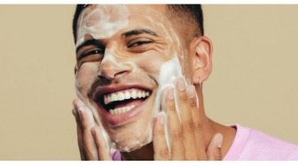 Wajah Kusam Hilang! 5 Sabun Cuci Muka Pria Terbaik untuk Kulit Cerah Seketika