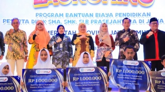 Gubernur Khofifah Luncurkan Bantuan Pendidikan Prasejahtera untuk Kurangi Angka Putus Sekolah