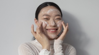 6 Sabun Cuci Muka Mengandung Probiotik dan Prebiotik untuk Skin Barrier