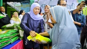 Pasar Murah ke-286 di Sawotratap, Gubernur Khofifah: Stabilkan Harga Jelang Nataru