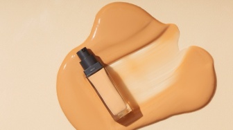 4 Rekomendasi Foundation Mengandung Skincare, Bikin Kulit Tetap Lembap