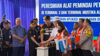 Purbaya Sewot Teknologi AI Bea Cukai Dibandingkan dengan Milik Kemenkes: Tersinggung Gue!