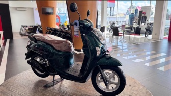 Plus Minus Pinang Honda Scoopy di 2026, Kenapa Skutik Ini Tetap Jadi Favorit Pengendara Wanita?