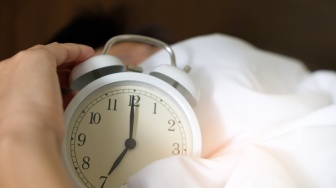 Mengapa Kita Sering Terbangun Beberapa Menit Sebelum Alarm Berbunyi?