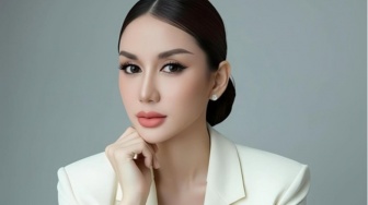 Dituding Jadi Orang Ketiga, Ade Tya Bongkar Ari Lasso Ngaku Single?