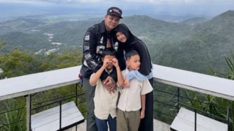 Kini Tinggal dengan Virgoun, Starla Ubah Penampilan