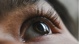 3 Minyak Alami untuk Menebalkan Bulu Mata agar Tampil Cantik dan Lentik