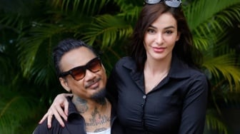 Dicibir Saat Upacara Ngaben Ayah Jerinx, Nora Alexandra Tegaskan: Saya Terlahir Muslim