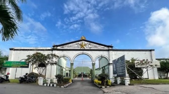 Benteng Kuto Besak Palembang: Kisah Sejarah, Mitos, dan Spot Senja Paling Ikonik