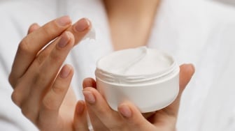 6 Krim Malam Anti-Aging Lokal di Bawah 100 Ribu untuk Ibu Rumah Tangga, Bikin Awet Muda
