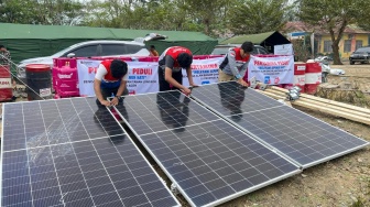 Pertamina Hadirkan Listrik Tenaga Surya, Terangi Tenda Pengungsi Aceh Tamiang