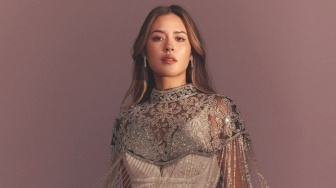 Masih Berduka, Raisa Menangis di Atas Panggung Curahkan Rindu untuk Ibu