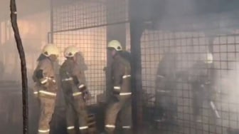 Toko Plastik Simpan Karbit Diduga Sumber Api Kebakaran Pasar Induk Kramat Jati