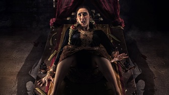 Poster Film Janur Ireng Bikin Geger: Ratu Rafa Terbaring dengan Pose Kontroversial