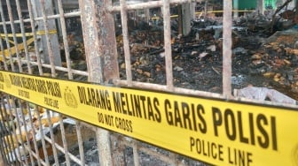 Polisi Mulai Olah TKP Pasar Induk Kramat Jati, Warga Dilarang Mendekat