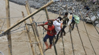 Bertaruh Nyawa di Jembatan Tali, Ribuan Warga Aceh Tengah Masih Terisolir