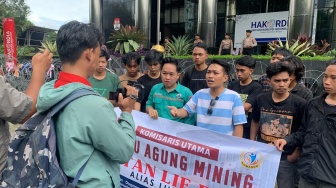 Demo Korupsi Pertambangan, Mahasiswa Desak KPK Periksa Komisaris PT LAM Lily Salim