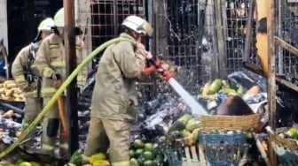 350 Kios Pasar Induk Kramat Jati Terbakar, Kerugian Ditaksir Rp10 Miliar