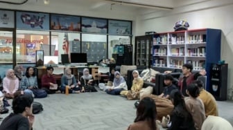 Di Tengah Gempuran Media Sosial, Mahasiswa Mencari Ruang Literasi