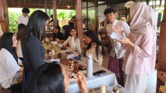 Crafting Zine: Ruang 'Slow Living' Anak Muda Jogja di Tengah Kesibukan Kuliah