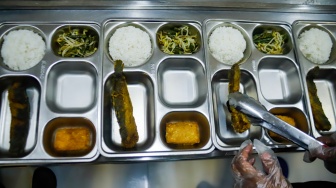 Lumpuh Diterjang Banjir, SPPG Aceh Sulap Sekolah Jadi Dapur Umum demi Ratusan Ribu Warga