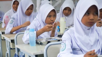 MBG Hidupkan Ekonomi, BGN Bantah Anggapan Soal Program Bagi-bagi Kue
