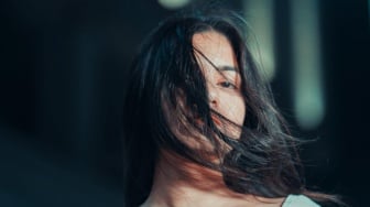 7 Sunscreen Terbaik untuk Flek Hitam Usia 40 Tahun ke Atas, Bye Wajah Kusam