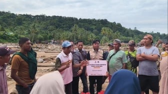 UPZ Baznas Semen Gresik Salurkan Bantuan Kemanusiaan bagi Warga Terdampak Bencana Banjir di Sumbar