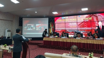 Gagas Sistem PPLH yang Holistik, Berkeadilan, dan Berkarakter Kebangsaan, Fatoni Raih Gelar Doktor