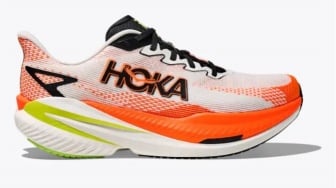 7 Sepatu Running Lokal untuk Recovery Run Seempuk Hoka Ori, Juara Bikin Kaki Rileks