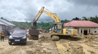 Pemkab Agam Butuh 70 Alat Berat Bersihkan Material Banjir Bandang hingga Normalisasi Sungai