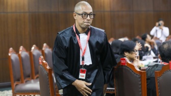 Musisi Armand Maulana saat mengikuti sidang putusan perkara uji materi Undang-Undang Nomor 28 Tahun 2014 tentang Hak Cipta di Mahkamah Konstitusi, Jakarta, Rabu (17/12/2025). [Suara.com/Alfian Winanto]
