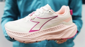 7 Sepatu Diadora Diskon Akhir Tahun di Sports Station hingga 50%