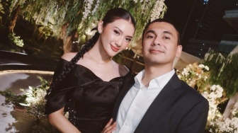 Raditya Dika Ungkap Hal Tak Biasa Sang Istri Saat Kelola Uang: Apa Itu?