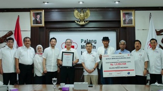 Toyota Indonesia Bersinergi dengan PMI Salurkan Bantuan Korban Bencana Sumatera