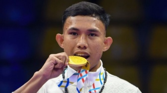 Kisah Riyan Jefri, Anak Tukang Pijat Keliling Sabet Medali Emas Cabor Kickboxing SEA Games 2025
