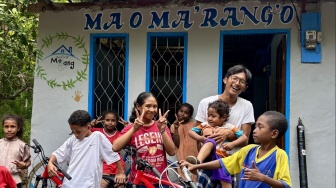 Mengayuh Harapan di Ujung Timur: Dukungan Sepeda untuk Rumah Belajar Melang