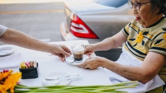 Konsumsi Kopi Berlebih Bisa Berdampak pada Kesehatan Tulang Lansia