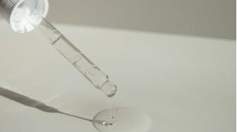 Memahami Bedanya Kering vs Dehidrasi: Begini Cara Efektif Melembabkan Kulit