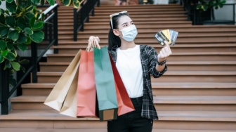 Natal Tanpa Beban: Apakah Tradisi Konsumerisme Kita Sudah Berubah Menjadi Kewajiban Finansial?