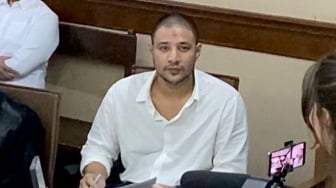 Diizinkan Keluar dari Nusakambangan Buat Sidang Tatap Muka, Ammar Zoni Menangis Peluk Adik dan Pacar